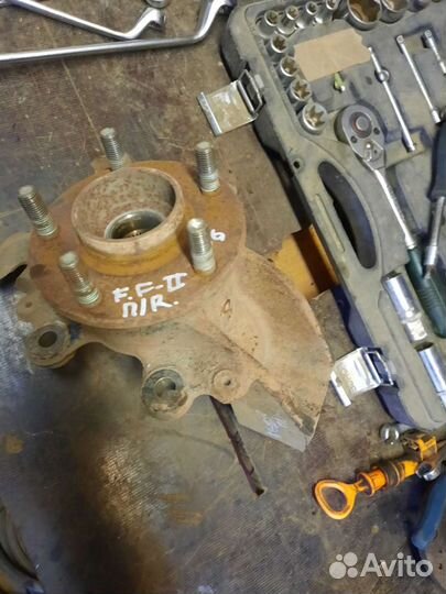 Поворотный кулак правый Ford Focus 2