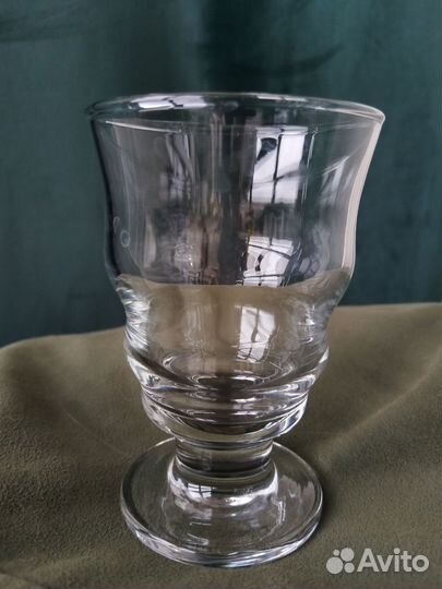 Стеклянные бокалы