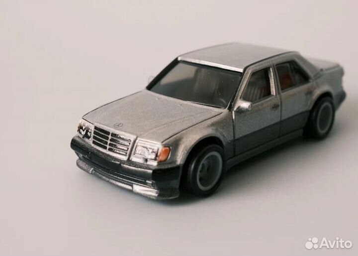 Коллекционная модель hotWheels mercedes-benz 500E