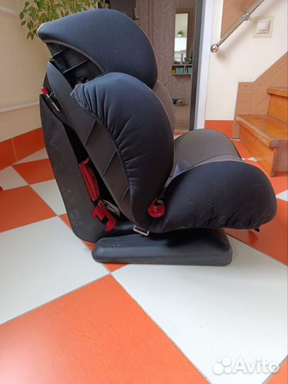 Автомобильное кресло