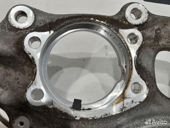 Передний левый поворотный кулак Audi A4 B8