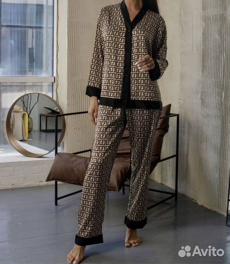 Домашний костюм (модная и легкая пижама)