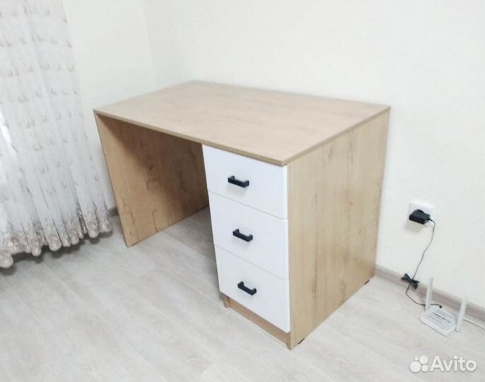 Стол письменный