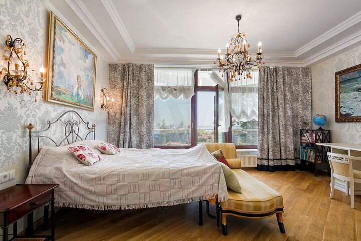 3-к. квартира, 142,3 м², 3/8 эт.