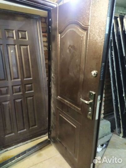 Двери б/у входные металлические по выбору