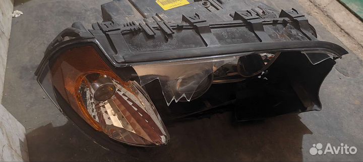 BMW X3 е83 фара передняя правая амерка