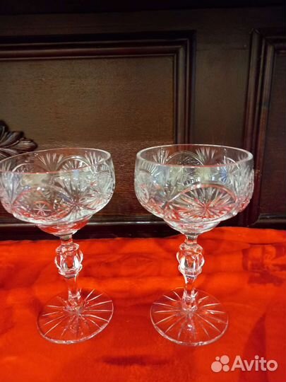 Колекционные вазочки на ножках