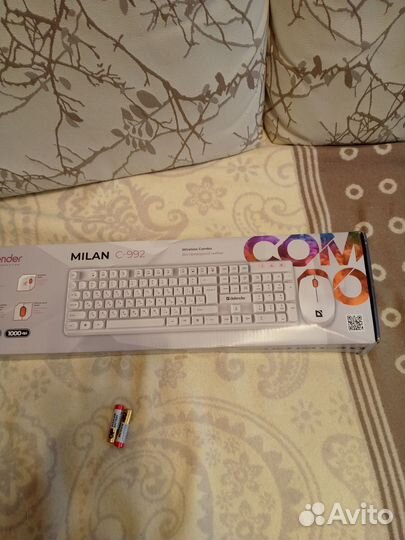 Клавиатура беспроводная белая с мышкой