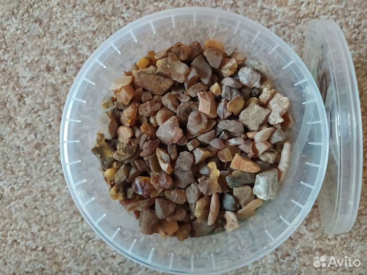 Коробка с янтарём (необработанный)