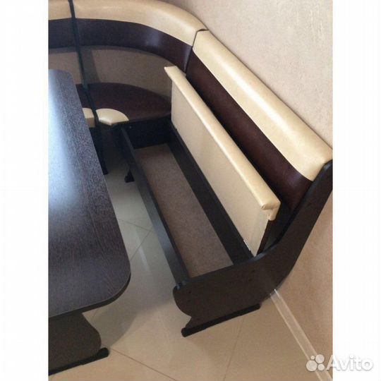 Кухонный уголок со столом новый