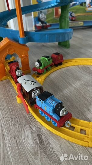 Игрушка паровозик Томас и его друзья