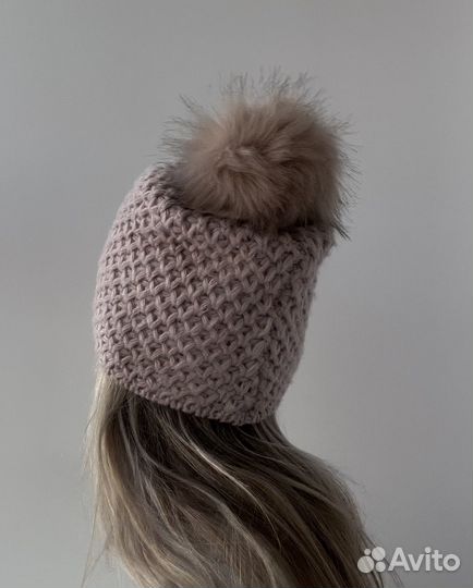 Шапка женская с помпоном