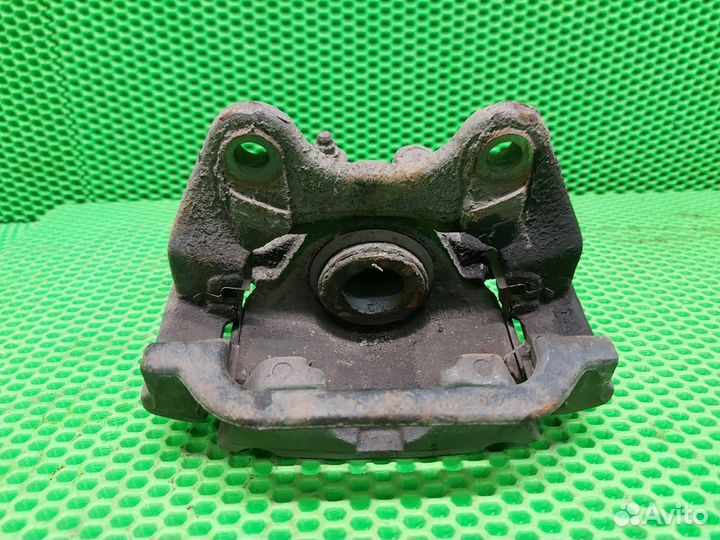 Суппорт задний левый Chevrolet Tahoe GMT900 LY5