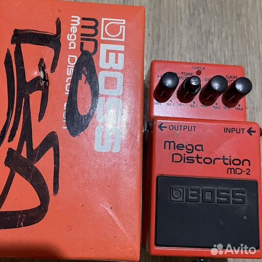 Гитарная педаль boss mega distortion