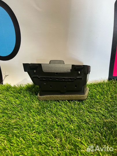 Дефлектор обдува салона левый верхний Ford Mustang