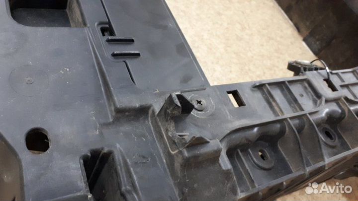 Рамка радиатора передняя Volkswagen Polo CK