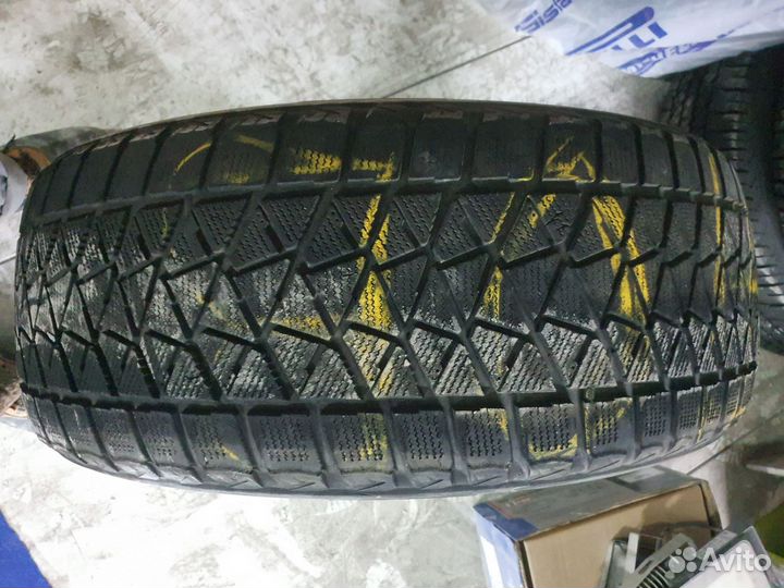 Bridgestone Blizzak DM-V2 275/50 R22 111