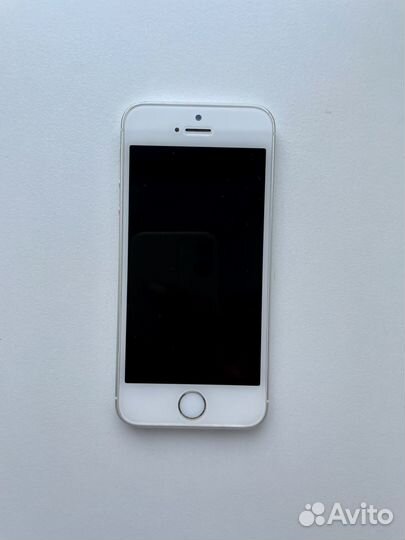 Телефон iPhone se 2016