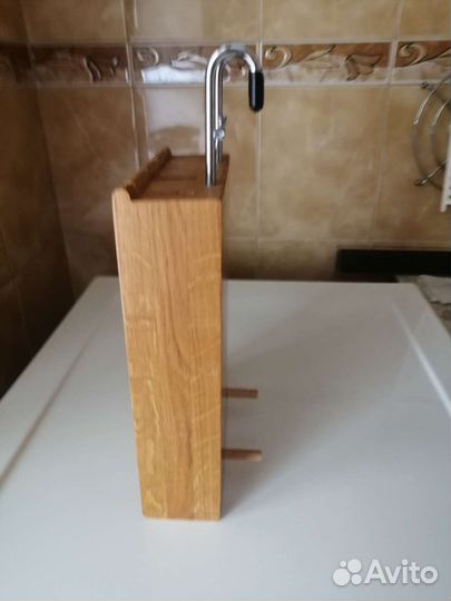 Деревянный держатель для ножей на кухню