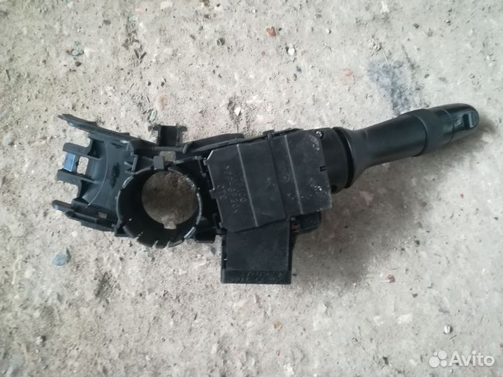 Переключатель поворотников Toyota Corolla E150