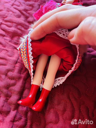 Кукла коллекционная в зимнем костюме