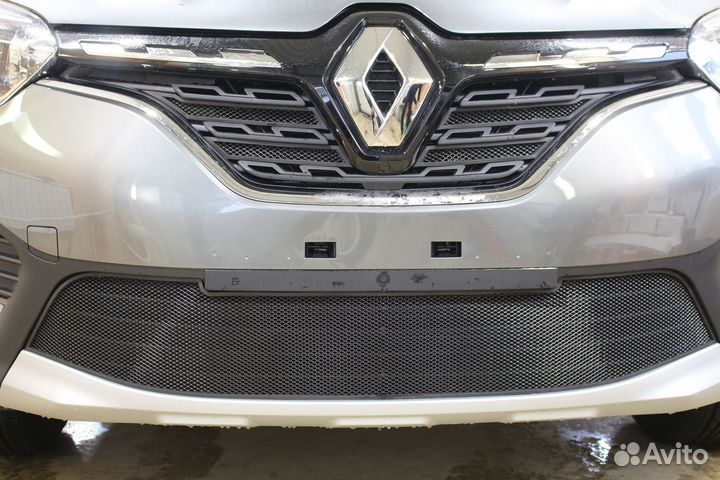 Защитная сетка радиатора верх черная Renault Kaptu