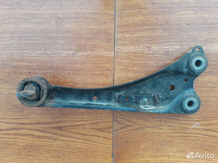 Рычаг задний Toyota Auris 180