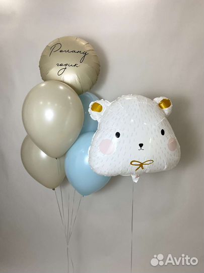 Белый медвежонок с шариками