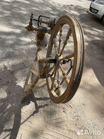 Прялка с колесом старинная бытовая