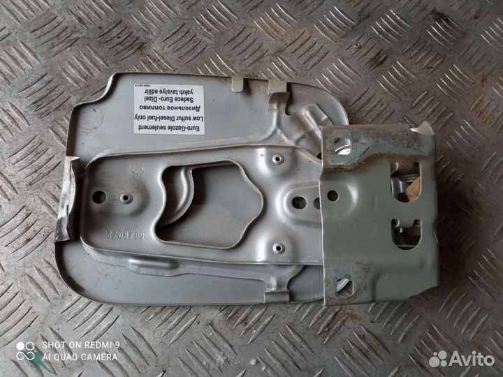 Лючок бензобака Рено Дастер серебро