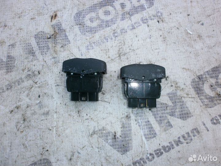 Кнопка стеклоподъемника LADA Largus