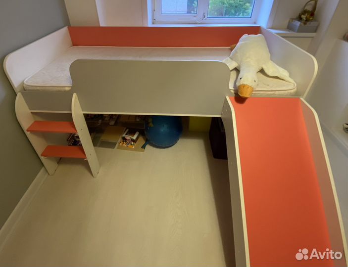 Детская кровать чердак с горкой