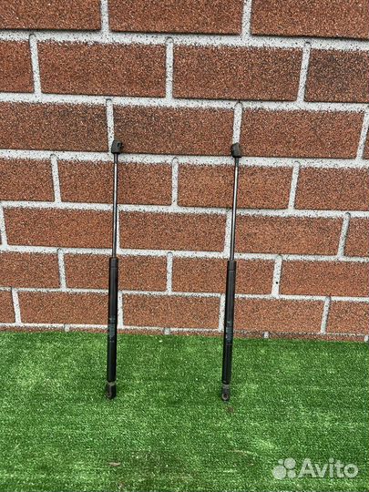 Амортизаторы багажника Skoda Octavia 1