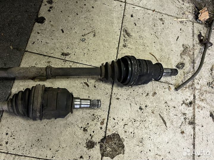 Привод левый шрузы toyota corolla 100