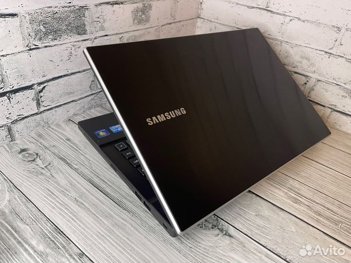 Офисный ноутбук Samsung 10RAM/i3(как новый)