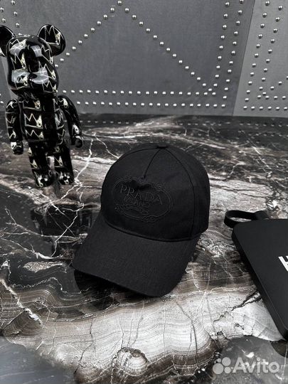 Бейсболка Prada