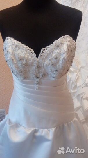 Платье свадебное со шлейфом