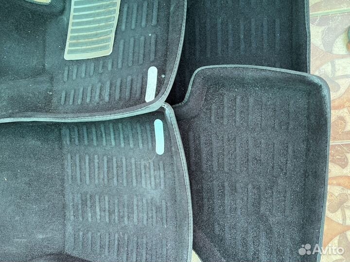 Продается набор ковриков в машину