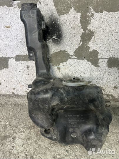 Бачок омывателя Mercedes w204