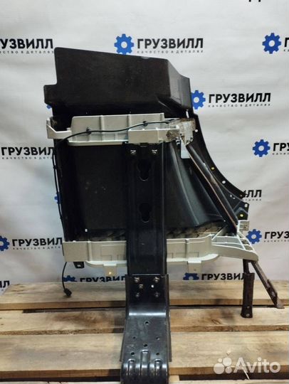 Подножка кабины левая Volvo FH4 82142327