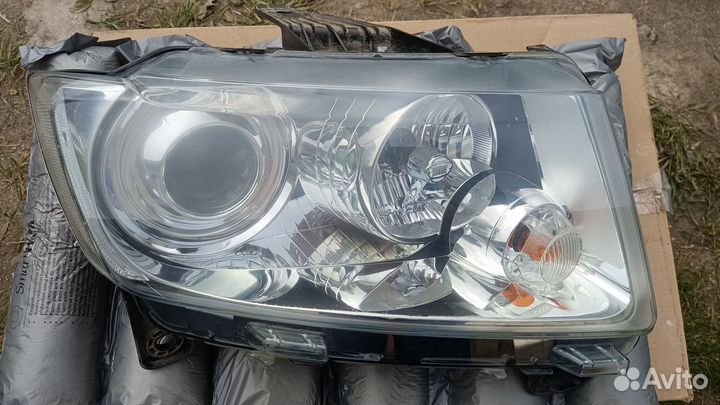 Фара Jeep grand cherokee wk2