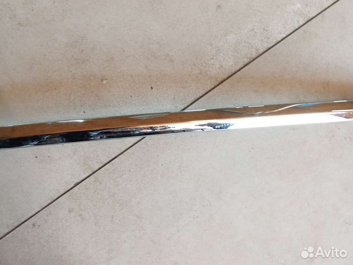 Молдинг переднего спойлера Toyota Land Cruiser 200