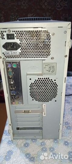 Компьютер Intel Core i5, монитор и клавиатура