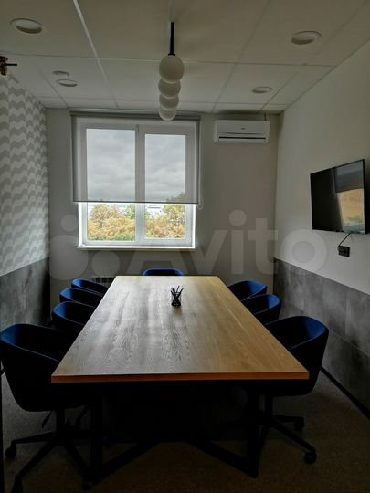 Офис, офисное помещение с мебелью