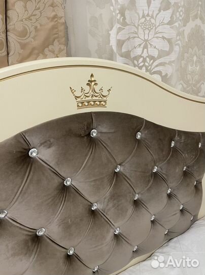 Детская кроватка с универсальным маятником