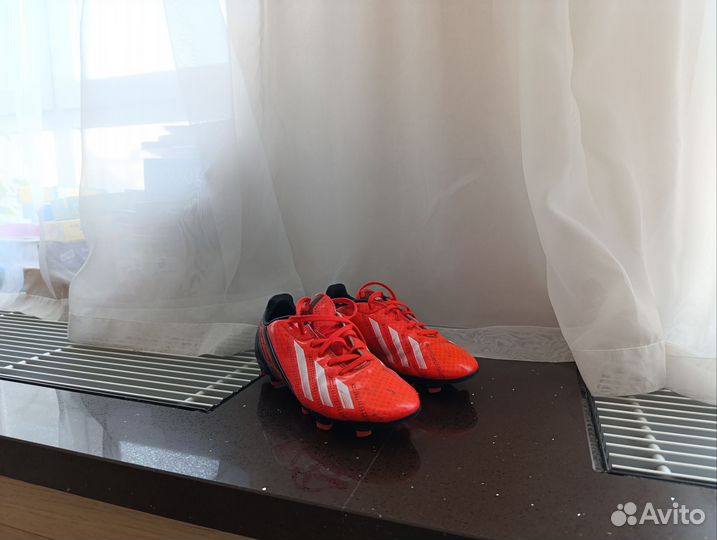 Футбольные бутсы adidas 36,5 размер