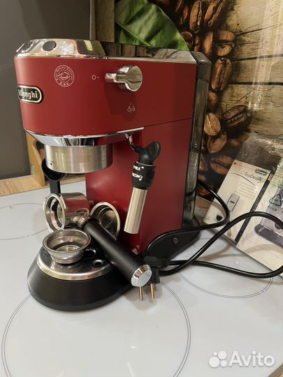 Кофеварка рожковая De'Longhi Dedica EC 685