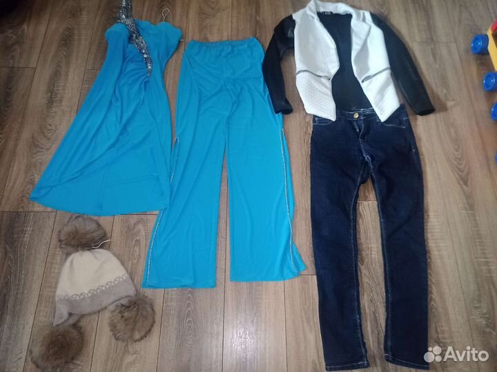 Два больших пакета вещей 44 в одни руки отдам