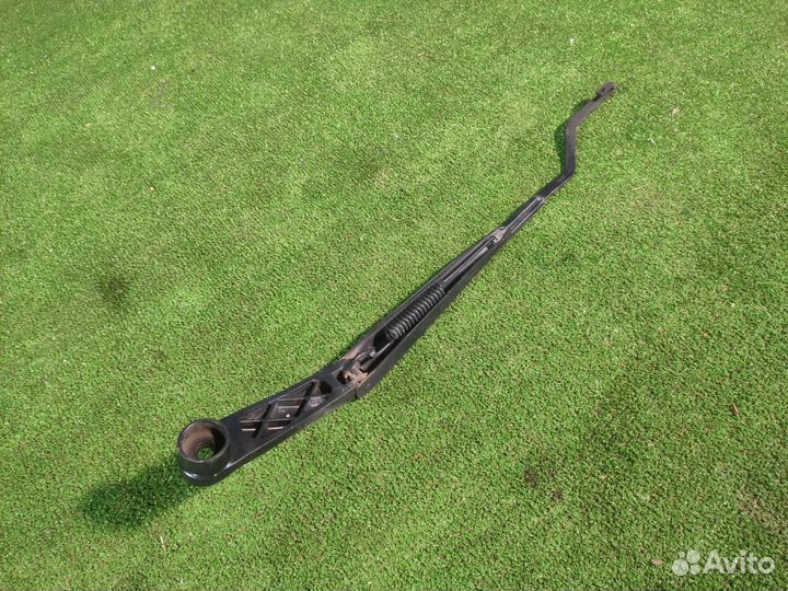 Поводок стеклоочистителя левый Kia Rio 3 седан 1.4