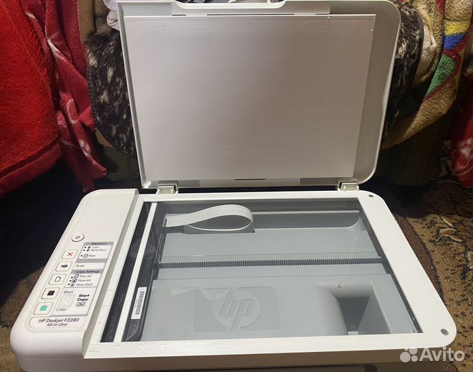 Струйчатый принтер HP Deskjet F2280 белый